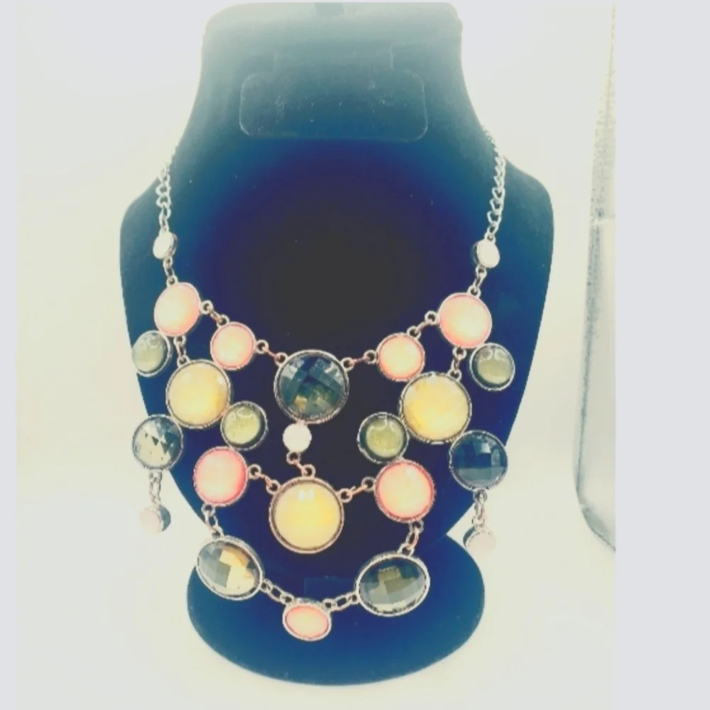Multi colored statement necklace - Picture 1 of 1
